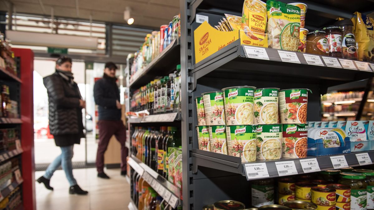 sklep na stacji benzynowej
Wojciech Pacewicz
czynne, niedziela bez handlu, o! shop, o!shop, orlen, pierwsza, sklep, stacja benzynowa, zakaz handlu, zakupy, handel, niedziela, sklepy, zakaz