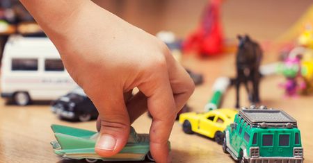 Uwaga na plastikowe zabawki. Przenoszą chorobotwórcze wirusy - dowodzą naukowcy