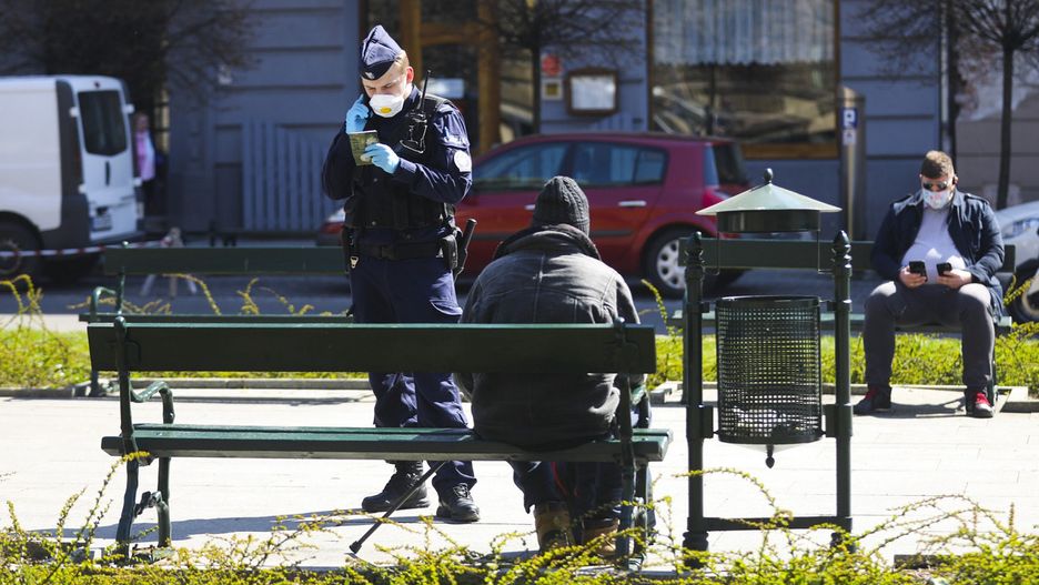 Koronawirus w Polsce. Od soboty zaczną obowiązywać nowe obostrzenia 