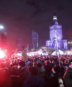 Strajk Kobiet. Przepychanki z policją i gaz na proteście w Warszawie