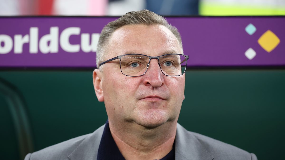 DOHA, QATAR - DECEMBER 04: Czeslaw Michniewicz, Head Coach of Poland, looks on prior to the FIFA World Cup Qatar 2022 Round of 16 match between France and Poland at Al Thumama Stadium on December 04, 2022 in Doha, Qatar. (Photo by Alex Grimm/Getty Images)