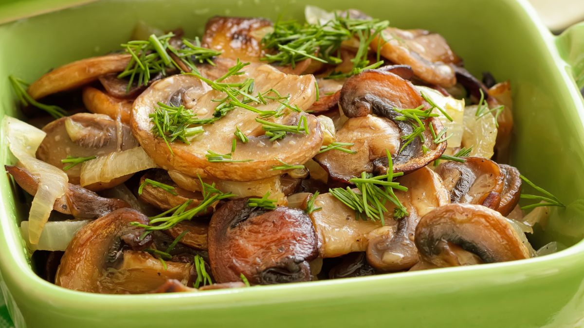 Zobacz, jak przygotować pieczarki, by smakowały jak leśne grzyby 