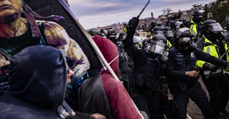 Dymisja, śledztwo i strach przed zamieszkami. W USA wciąż gorąco
