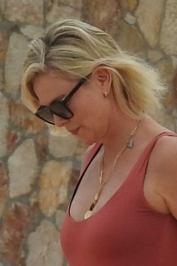 Charlize Theron z mamą na wakacjach