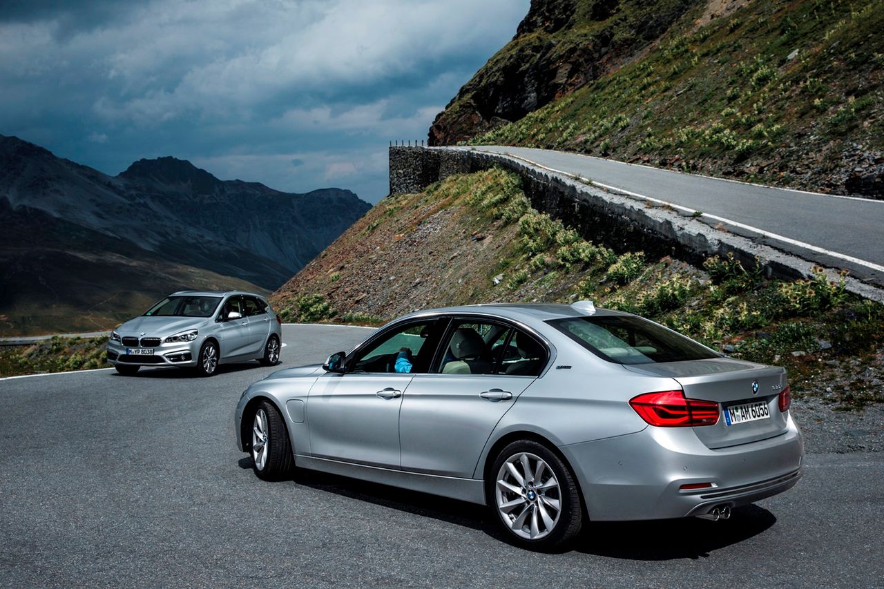 BMW 225xe oraz 330e dołączają do efektywnej rodziny hybryd plug-in BMW