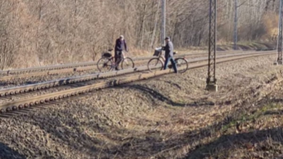 Rozmawiali na torach.