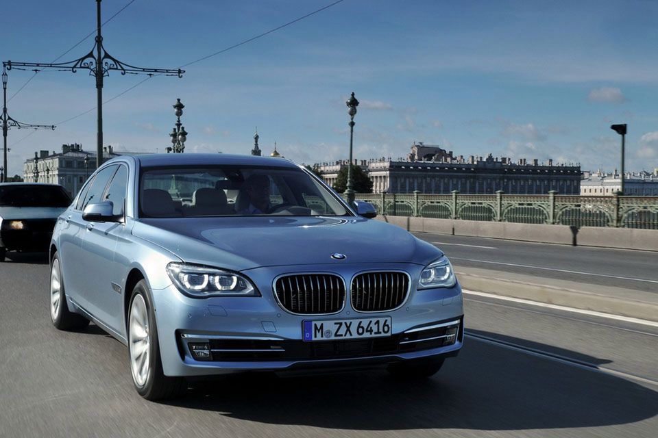 BMW serii 7 na rok 2013 - megagaleria niemieckiego okrętu flagowego 123