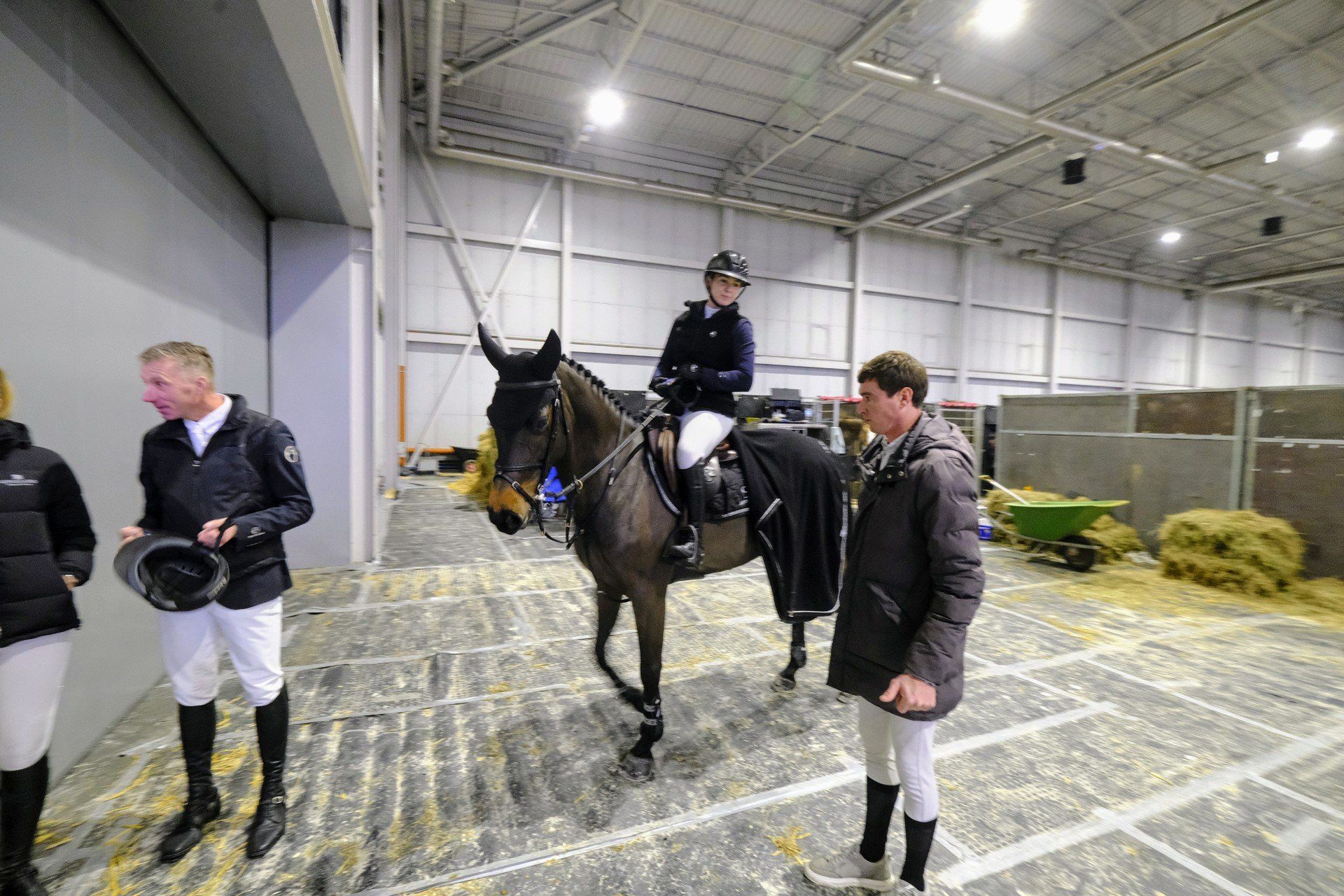 Cavaliada to nie tylko efektowne skoki, ale również mozolna praca setek, a nawet tysięcy osób przy obsłudze tej największej imprezy jeździeckiej w Polsce