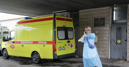 Aleksiej Nawalny otruty. Co działo się przez dwie godziny, które uratowały życie rosyjskiemu opozycjoniście?