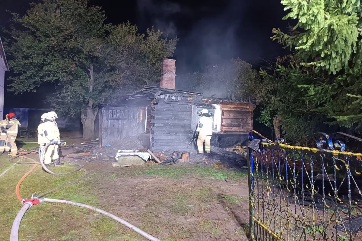 Jeden pożar, dwie ofiary. 64-letni świadek dostał zawału