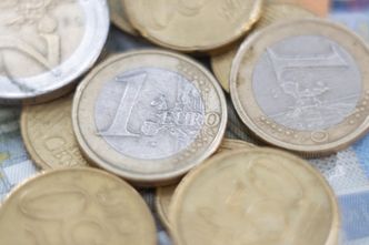 Kursy walut. Złoty słabszy, a euro wraca powyżej 4,40 zł