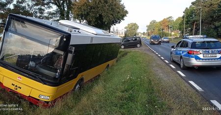 Autobus wjechał do rowu. Kierowca był pijany