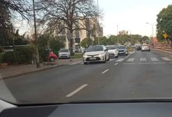 Pijany rowerzysta wjechał pod samochód w centrum Zielonej Góry. Dostał gigantyczny mandat