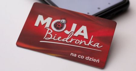 Używasz karty Biedronki? W jednej sytuacji lepiej ją zablokuj