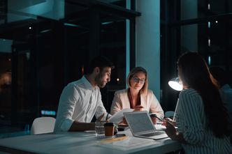 Pracujesz po nocach? Przysługuje ci wyższy dodatek do pensji