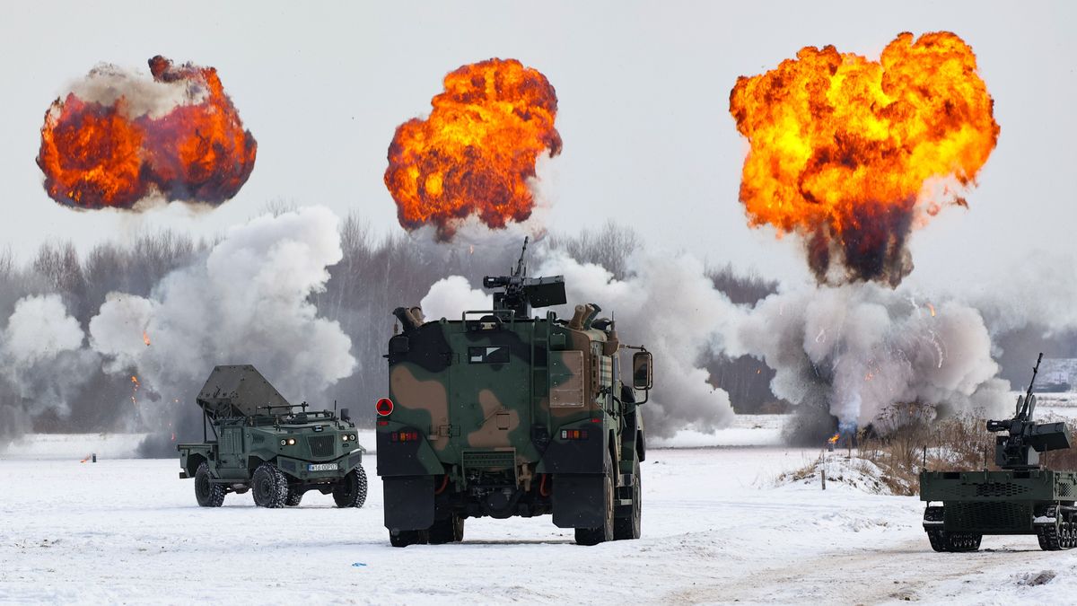 testy bezzałogowych systemów uzbrojenia
Zielonka, 19.02.2026. Otwarte testy bezzałogowych systemów uzbrojenia na terenie poligonu Wojskowego Instytutu Technicznego Uzbrojenia w Zielonce, 19 bm. Celem wydarzenia jest wspólne zademonstrowanie powietrznych i lądowych bezzałogowych systemów uderzeniowych, rozpoznawczych, ewakuacyjnych i transportowych z Grupy Kapitałowej Polskiej Grupy Zbrojeniowej oraz wojskowych i cywilnych instytutów badawczych. Pokazane zostały także elementy programu antydronowego SAN w postaci systemu przeciwlotniczego SA35 z efektorem 35 mm SAN i systemu WLKM na podwoziu LEGWAN Long z efektorem 12,7 mm (tzw. potwór z Tarnowa). (sko) PAP/Paweł Supernak
Paweł Supernak
bezzałogowe systemy uzbrojenia, obrona, poligon, potwór z Tarnowa, program antydronowy SAN, testy, uzbrojenie, wojsko, sprzęt wojskowy