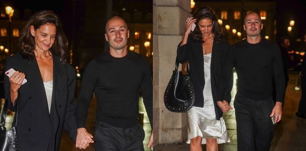 Katie Holmes snuje się po Paryżu z młodszym ukochanym, który zaskoczył ją DŻENTELMEŃSKIM GESTEM (ZDJĘCIA)