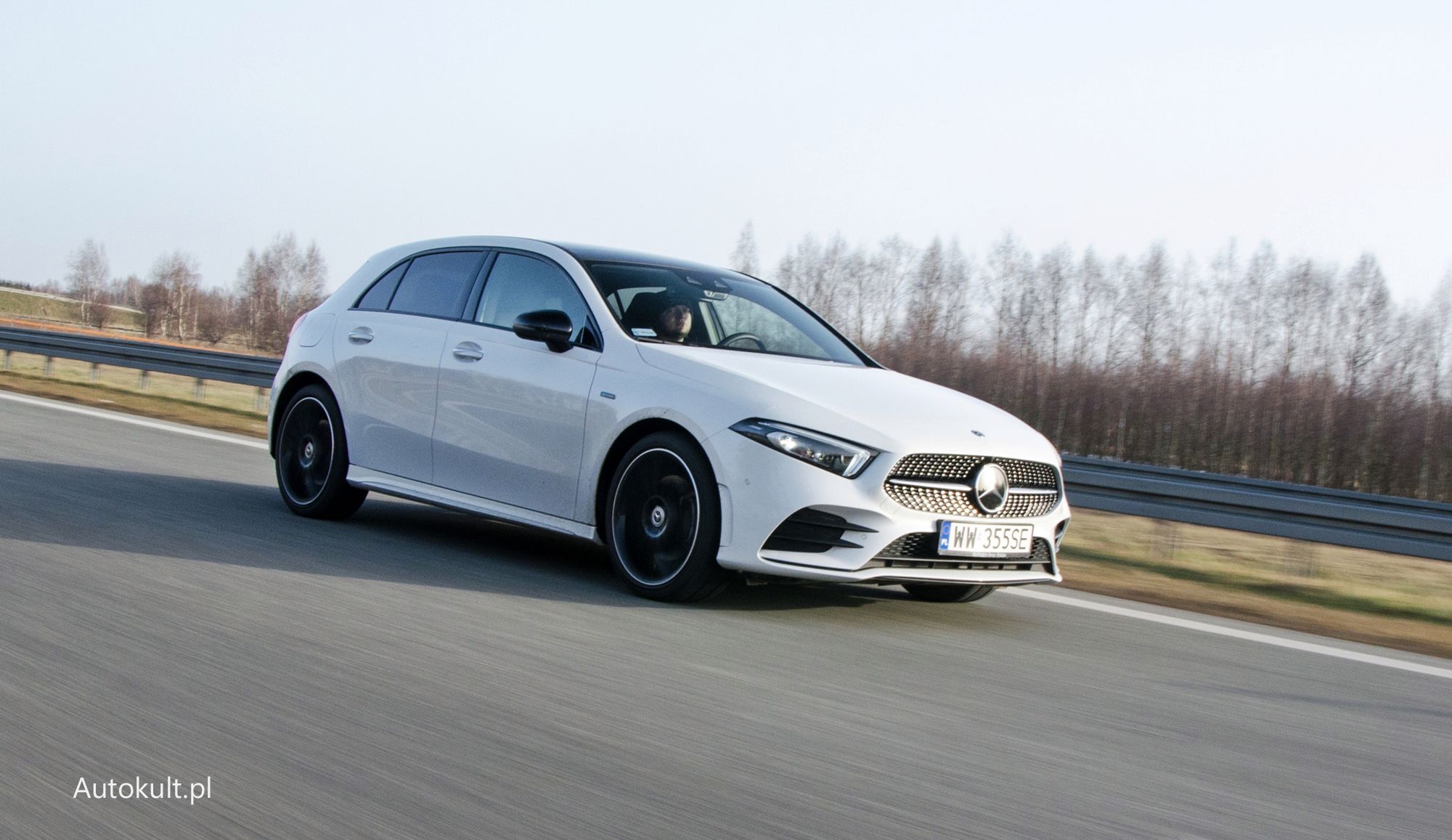 Mercedes A 250 e nawet na autostradach jest dość oszczędny