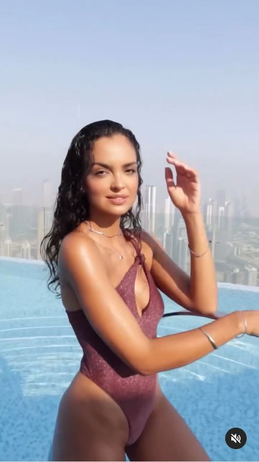 Klaudia El Dursi pozuje w Dubaju.