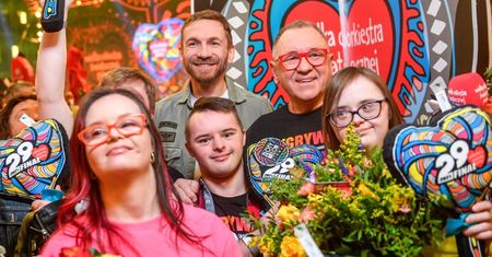 Przemek Kossakowski ODPOWIADA NA ZARZUTY po finale WOŚP: "Jeden z bohaterów "Down the Road" żyje dzięki aparaturze zakupionej z ich funduszy"