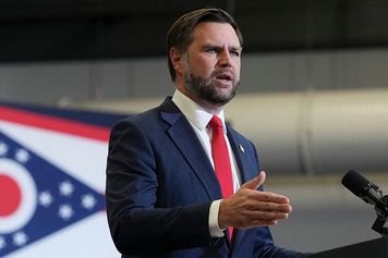 Starshield wciąż ograniczony. Vance mówi o "wytycznych rządu USA"