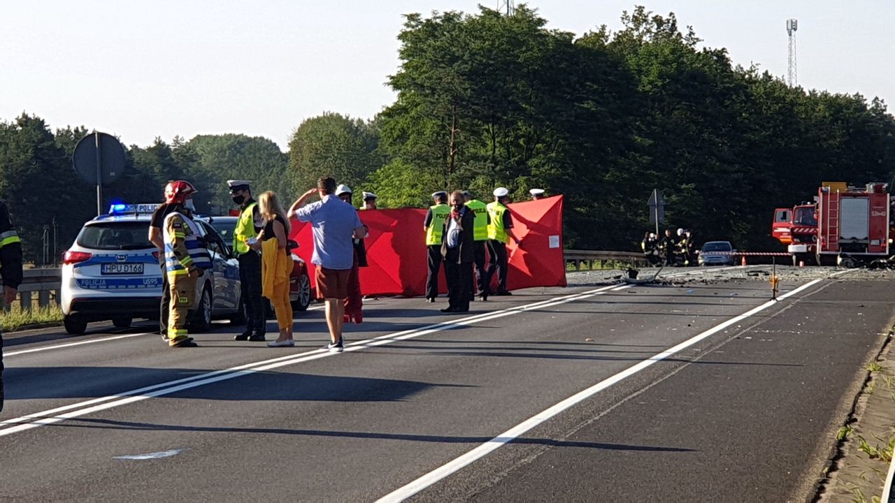 Tragiczny wypadek w Antoninie. Dwie osoby nie żyją, wśród rannych dzieci