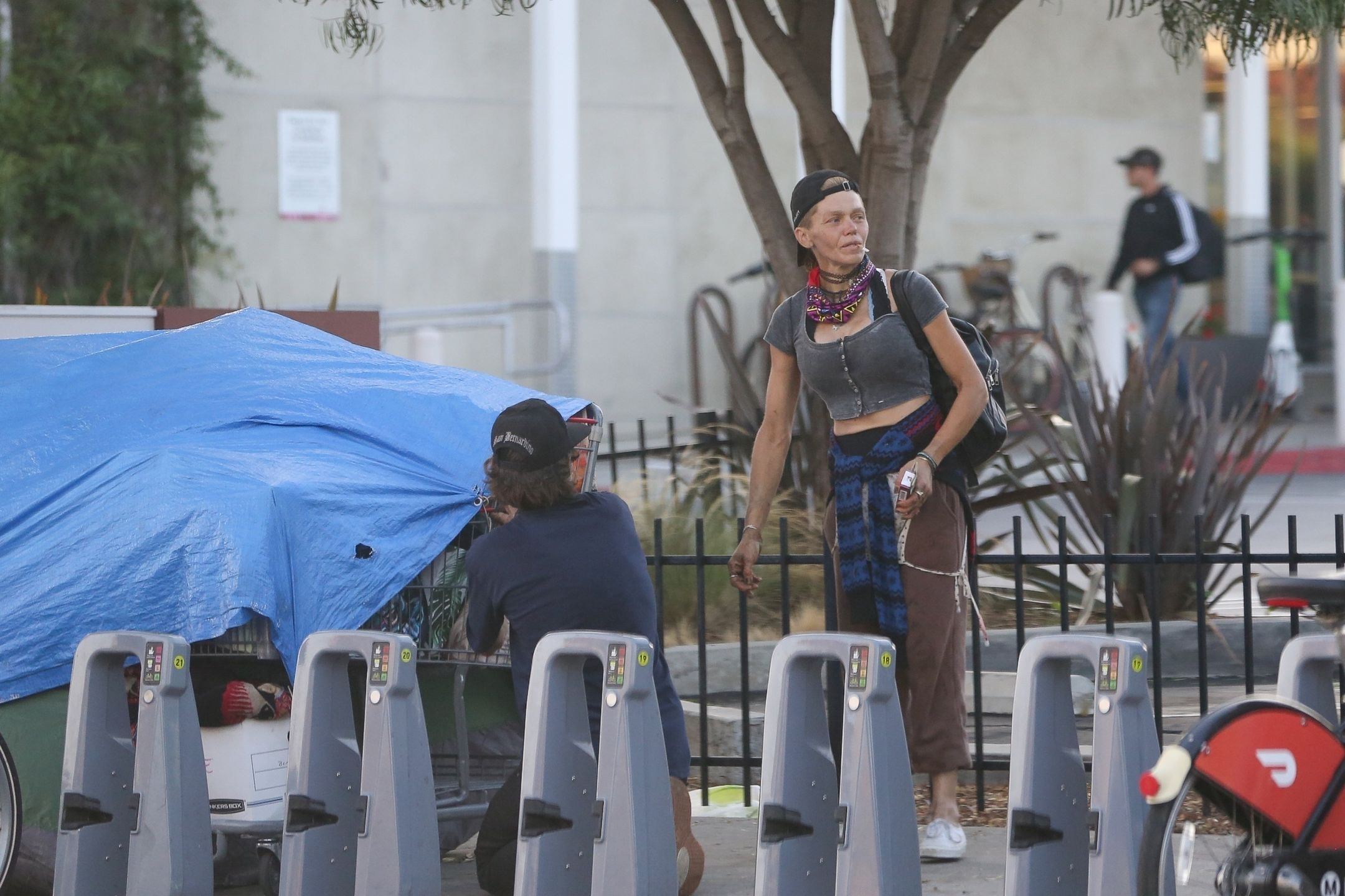 Loni Willison szwenda się po Los Angeles w towarzystwie kolegi