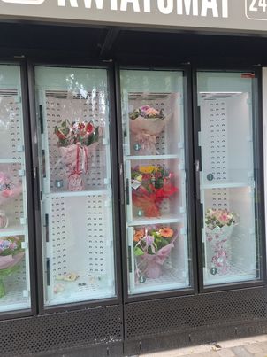 Wandale zniszczyli kwiatomat w Płocku. Kwiaciarnia Egzotyka: "Brak słów. Tak po prostu"!