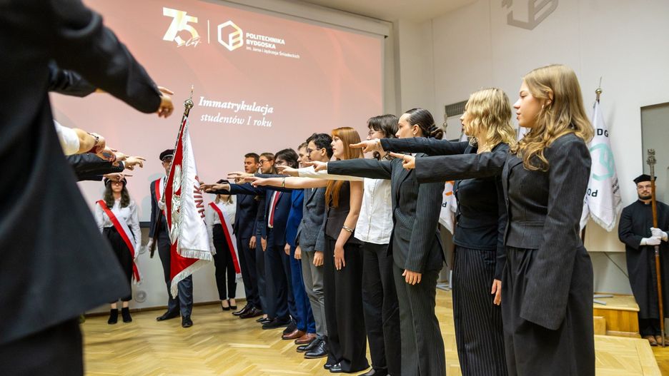 Tradycyjnie podczas inauguracji nowego roku akademickiego 2025/2026 na Politechnice Bydgoskiej odbyła się immatrykulacja studentów I roku.