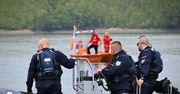 Wypłynął na środek jeziora i zniknął. Trwają poszukiwania, jest apel policji