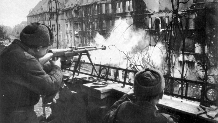Wrocław. Echa z Festung Breslau. Historie z piekła. Historycy, rekonstruktorzy, znawcy militariów, a nawet... blogerki modowe porozmawiają o tamtych czasach (Facebook)
