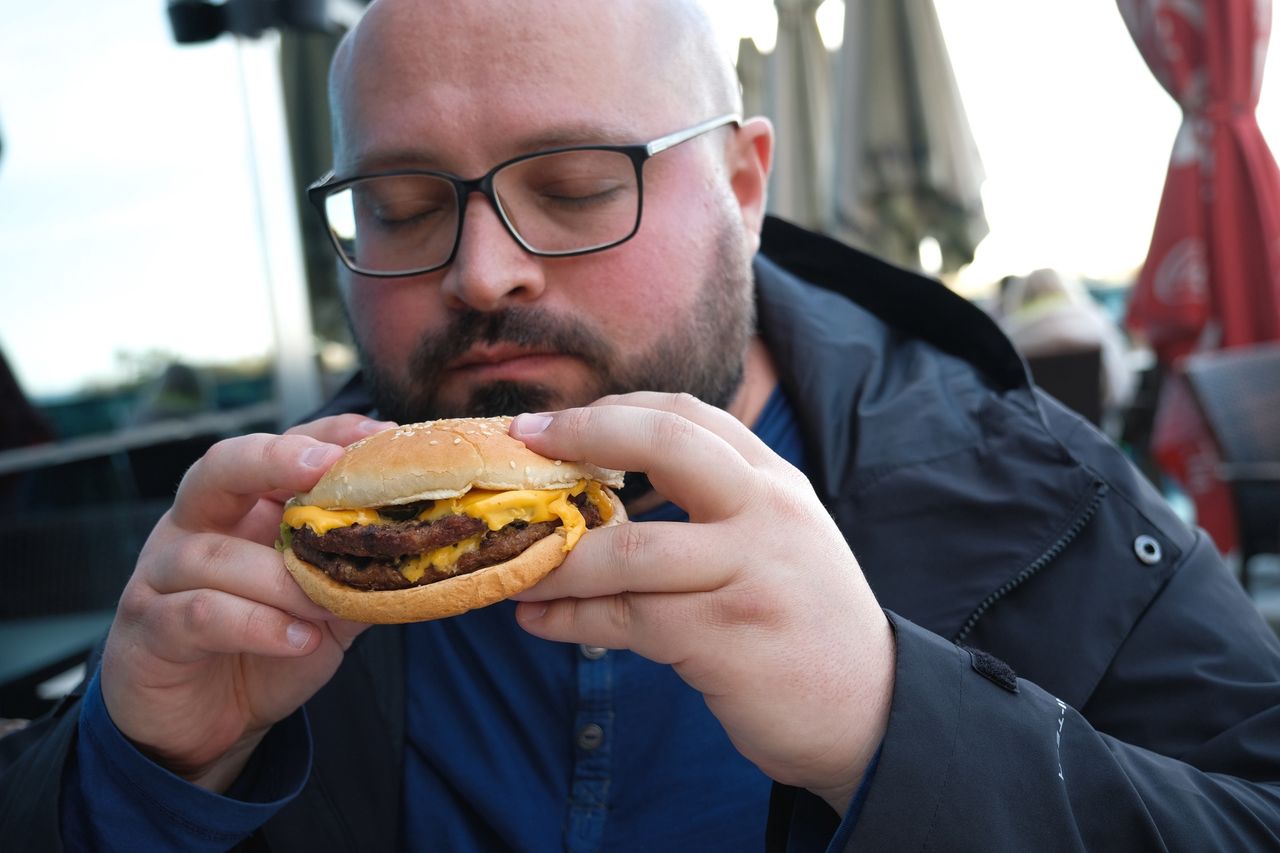 Eating unhealthy for a few days? Your sleep might already be aging, says study