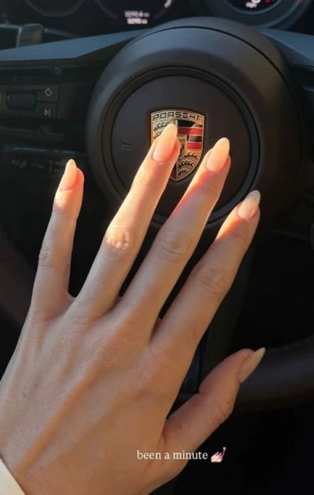 Kendall Jenner nosi waniliowe paznokcie