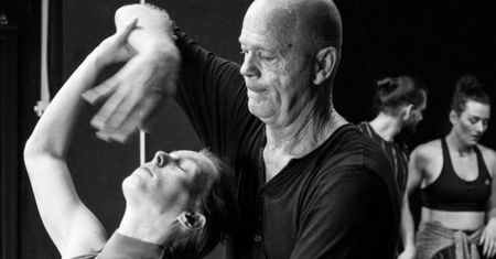 Wrocław. Spektakl z pandemiczną refleksją. "Skin hunger" w Teatrze Polskim