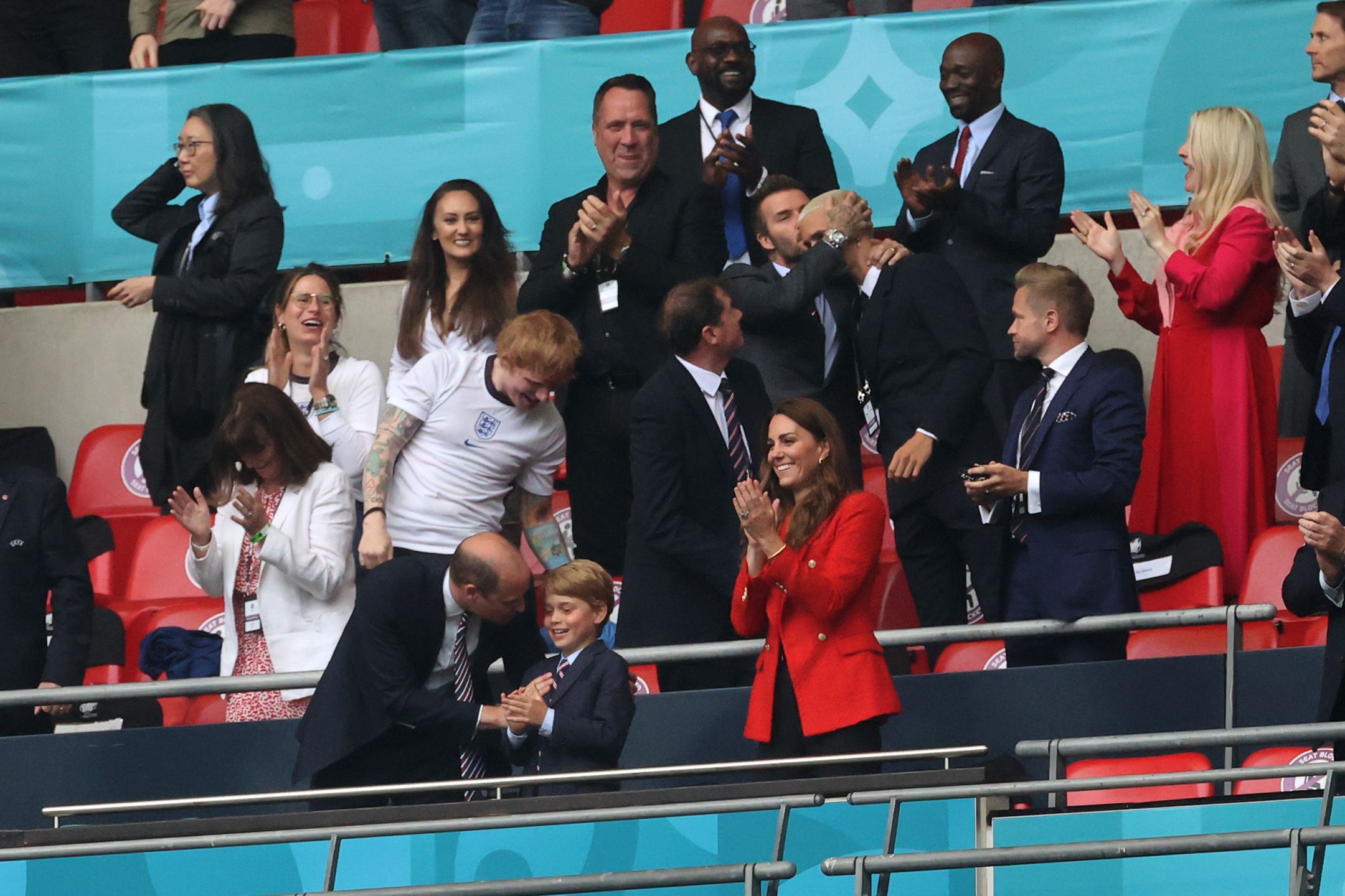 Rodzina królewska i celebryci kibicują angielskiej drużynie w meczu z Niemcami i cieszą się zwycięstwem 2:0