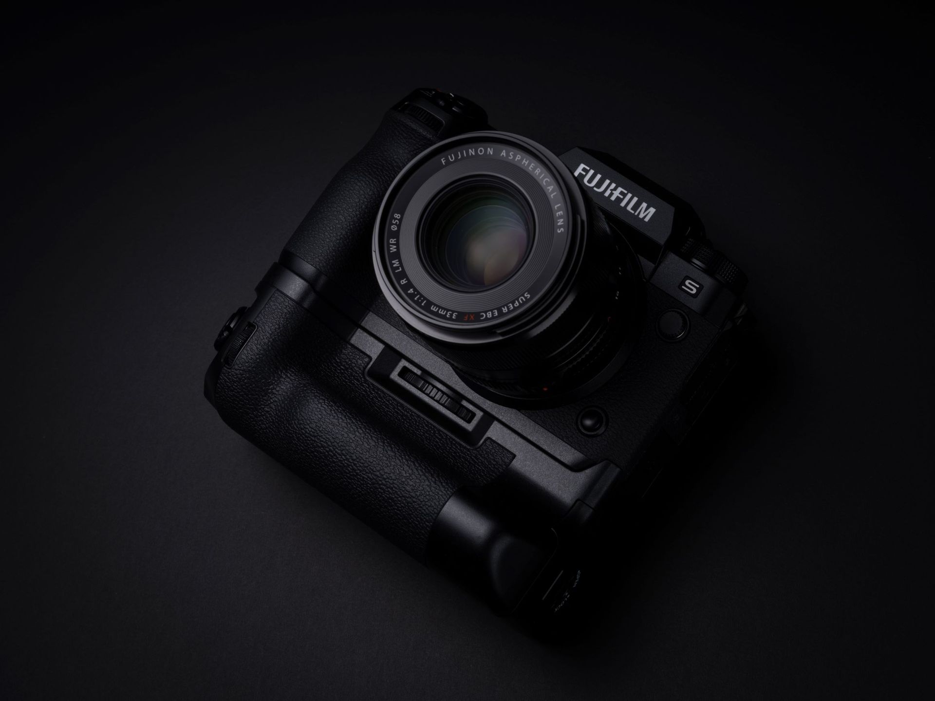 Korpus Fujifilm X-H2S z nowym procesorem wylądował. Towarzyszyły mu 2 obiektywy 1