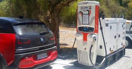 Ładowanie auta elektrycznego przez agregat nie aż takie głupie, jak się wydaje. Eksperci wyliczyli