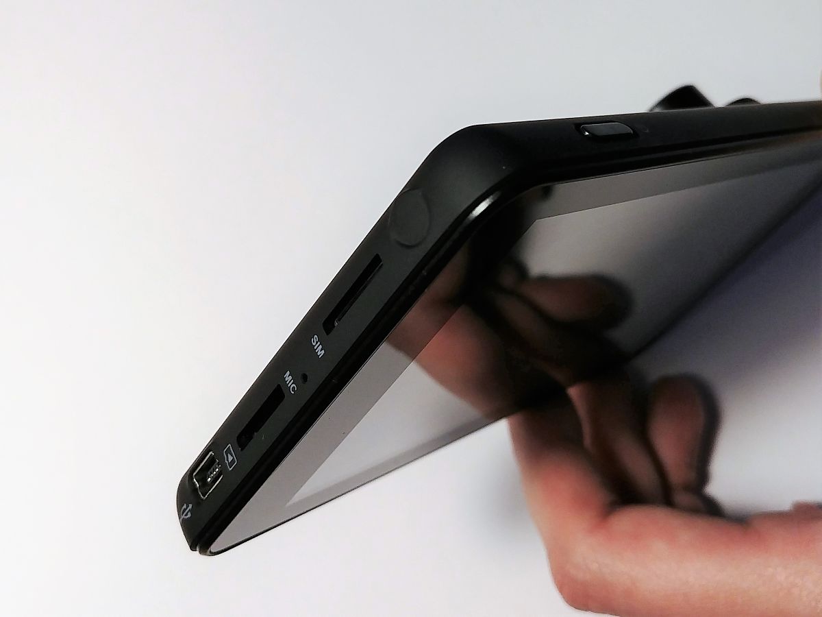 Navitel RE900 Combo – test samochodowej nawigacji, rejestratora i tabletu w jednym 3