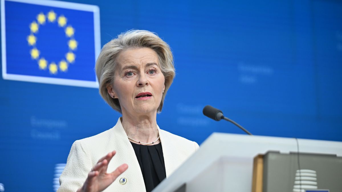 BRUSSELS, BELGIUM - MARCH 06: European Commission President Ursula von der Leyen and European Council President Antonio Costa hold a joint press conference following a special European Council meeting in Brussels, Belgium on March 06, 2025. (Photo by Dursun Aydemir/Anadolu via Getty Images)