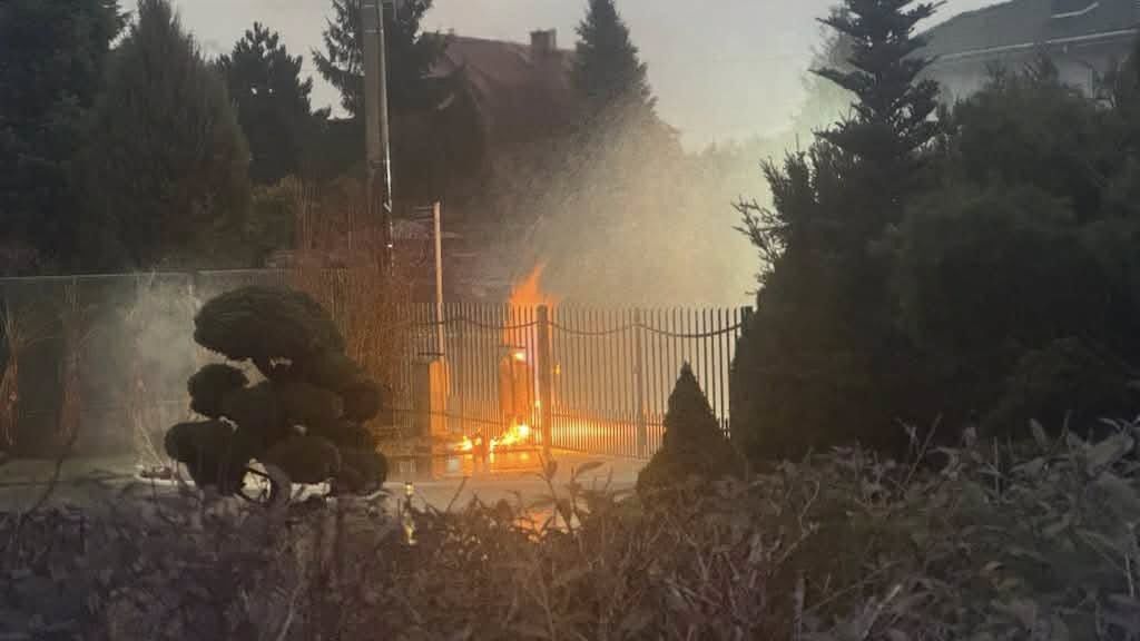 Pożar skrzynki gazowej w Maszewie Dużym – szybka akcja służb zapobiegła tragedii