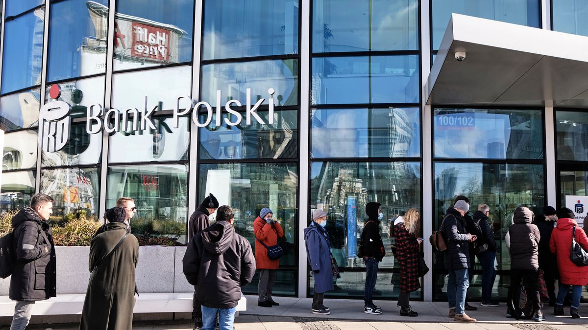 Customers queue to enter a PKO BP bank branch in Warsaw, Poland, on Monday, Feb. 28, 2022 Polands prime minister warned that Russia may attempt to block the more than 300-mile border it shares with Ukraine, where tens of thousands of people have been fleeing the war. Photographer: Bartek Sadowski/Bloomberg via Getty Images