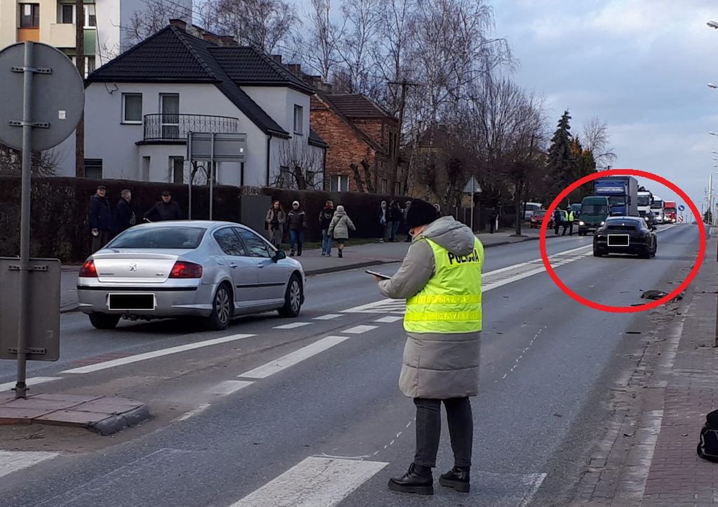 Porsche przejechało mężczyznę. 39-latek nie żyje