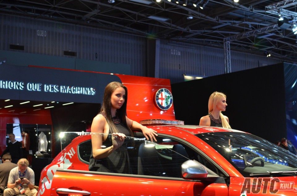 Hostessy z Paris Motor Show 2012 [galeria] 105