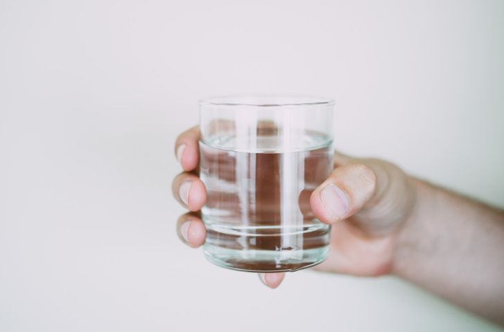 Podwyższona kreatynina a picie wody – jaka jest zależność?