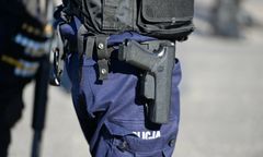 Kula przeszła na wylot, zraniła policjantkę. Nowe informacje o interwencji w Wydminach