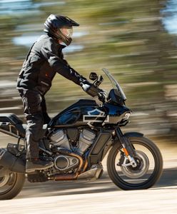 Włoski dealer Harleya-Davidsona pokazał film z Pan Americą. Takiego modelu jeszcze nie było