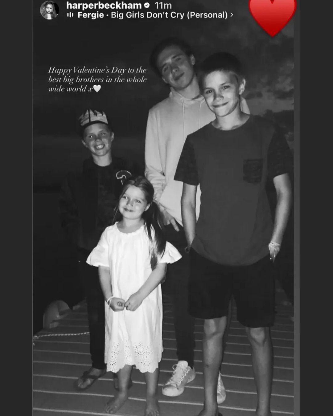 Harper Beckham "wyciąga rękę" do Brooklyna