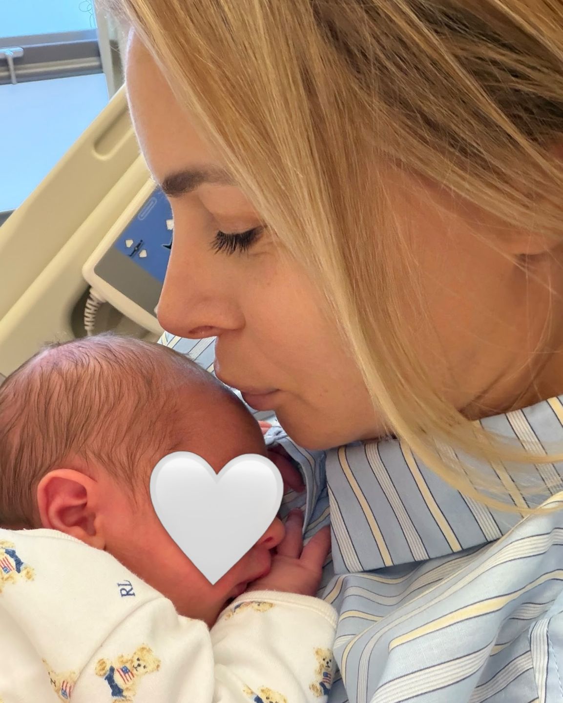 Izabela Janachowska pokazała kolejne zdjęcia z porodówki