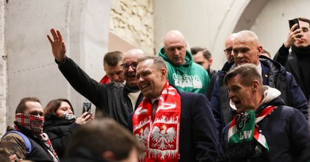 Karol Nawrocki na Jasnej Górze walczy o kibiców, ale może zniechęcić "normalsów". Obawy w PiS