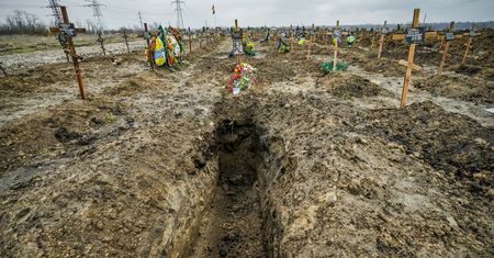 Ukraińcy odkryli ponad 800 grobów zamordowanych przez Rosjan ludzi